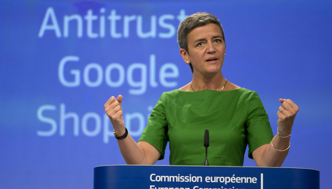 GODKJENT: EU-domstolen godkjente onsdag en av gigantbøtene som EUs konkurransekommissær Margrethe Vestager har ilagt Google. Bildet av Vestager er fra en pressekonferanse i 2017. (Foto: Virginia Mayo / AP / NTB)