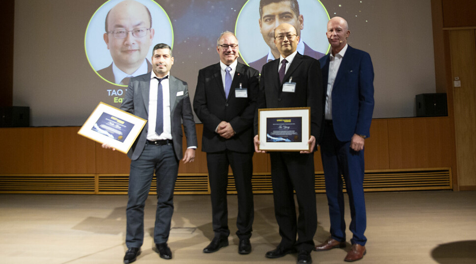 PRISSATT: Arild Theimann og Roy Ruså sammen med vinnerne av prisen 'OG21 Technology Champion 2021', Tao Yang og Nadir Aza. (Foto: Forskningsrådet)