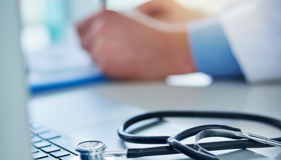TILBAKE: I reviderit nasjonalbudsjett har regjeringen skrevet ut sin medisin for digitalisering av norsk helsesektor: Den tar ett steg tilbake i oragniseringen. (Illusrasjon: Istock) TILBAKE: I reviderit nasjonalbudsjett har regjeringen skrevet ut sin medisin for digitalisering av norsk helsesektor: Den tar ett steg tilbake i oragniseringen. (Illusrasjon: Istock)