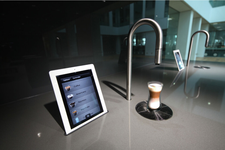 KAFFE-APP: Tingenes internett inntar baristens verden med den nye TopBrewer (Pressefoto: Evry)