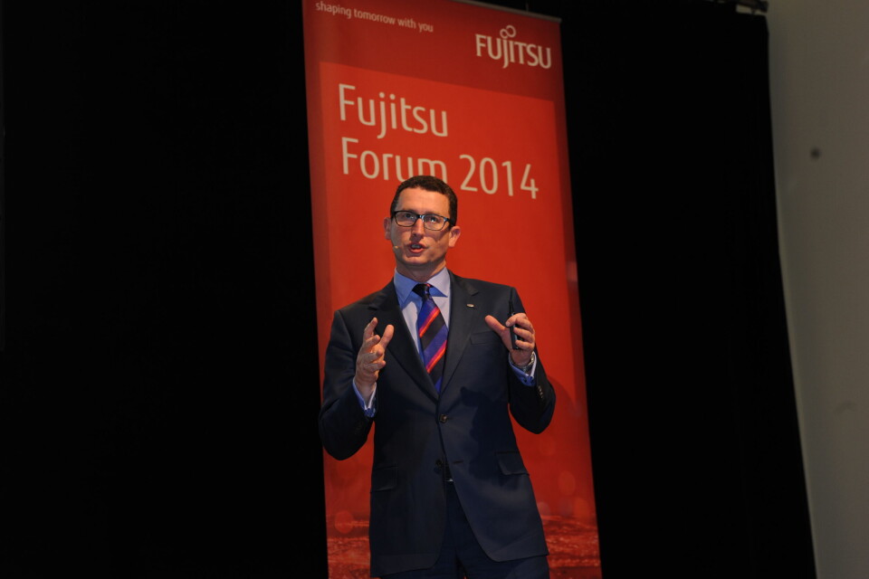 UTFORDRER: Duncan Tate, Fujitsus direktør for EMEIA utfordrer it-direktørene med at de ikke gjør jobben sin godt nok hvor dagens tradisjonelle driftsmiljø er blitt en flaskehals. Det gjelder å forstå hvordan virksomhetenes verdikjede kan bli med mobile hjelpemidler som strekker kjeden nærmere kundene. (Foto: Ahlert Hysing) UTFORDRER: Duncan Tate, Fujitsus direktør for EMEIA utfordrer it-direktørene med at de ikke gjør jobben sin godt nok hvor dagens tradisjonelle driftsmiljø er blitt en flaskehals. Det gjelder å forstå hvordan virksomhetenes verdikjede kan bli med mobile hjelpemidler som strekker kjeden nærmere kundene. (Foto: Ahlert Hysing)