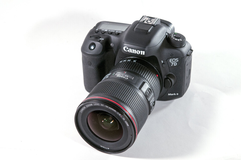 OPPDATERT: Canon EOS 7D Mark II etterfølger EOS 7D fra 2009. OPPDATERT: Canon EOS 7D Mark II etterfølger EOS 7D fra 2009.