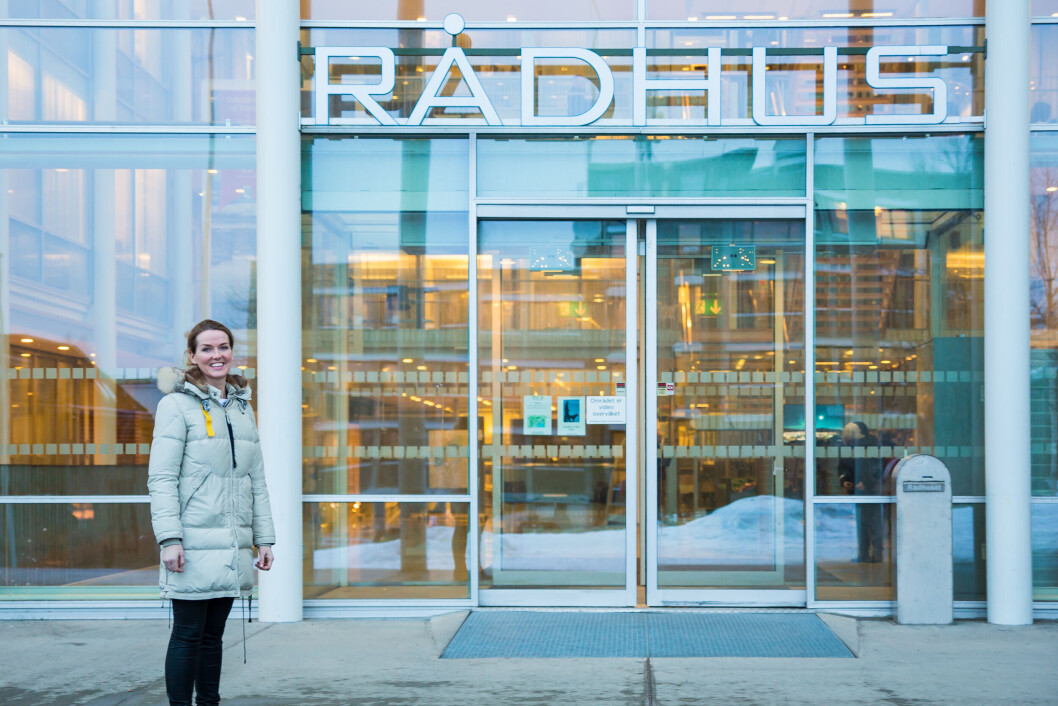 HOLDER STAFETTPINNEN: Bente Høiseth er prosjektleder for BTI-modellen i Tromsø kommune. Ved å ta i bruk den elektroniske løsningen Stafettloggen ønsker kommunen å endre unges liv på en positiv måte (Foto: Ingar Johansen, Visma) HOLDER STAFETTPINNEN: Bente Høiseth er prosjektleder for BTI-modellen i Tromsø kommune. Ved å ta i bruk den elektroniske løsningen Stafettloggen ønsker kommunen å endre unges liv på en positiv måte (Foto: Ingar Johansen, Visma)