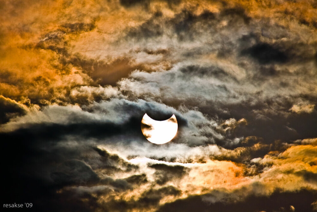 DELVIS SOLFORMØRKELSE: Solformørkelsen fredag er den største siden 1954. Her er en delvis solformørkelse. (Foto: resakse via Canon)