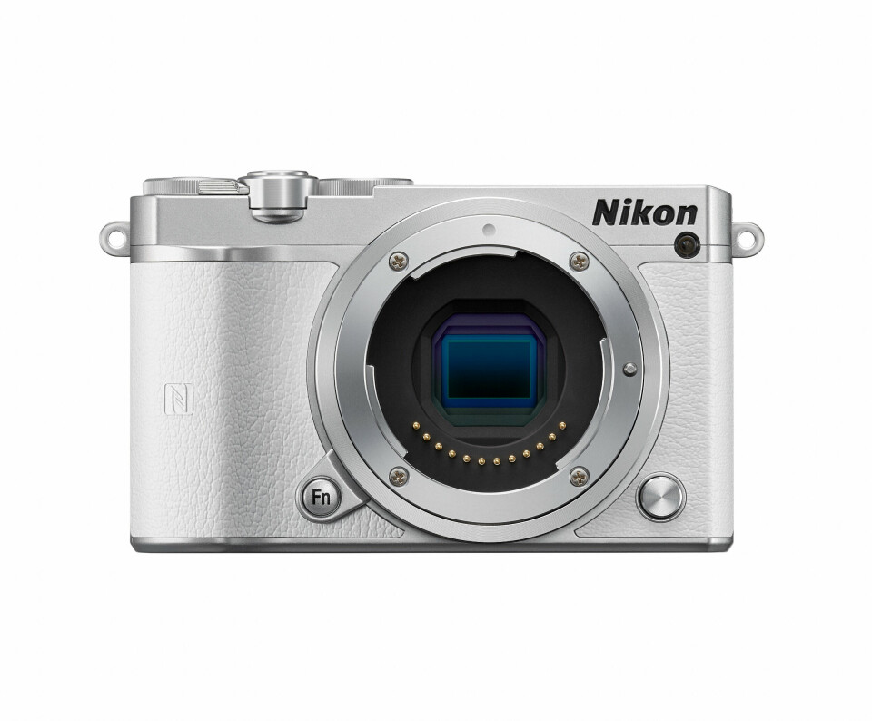 CX-FATNING: Nikon 1-serien bruker det Nikon kaller en CX-fatning. I kombinasjon med 1-tommes bildesensor gir det mulighet for veldig kompakte objektiver.