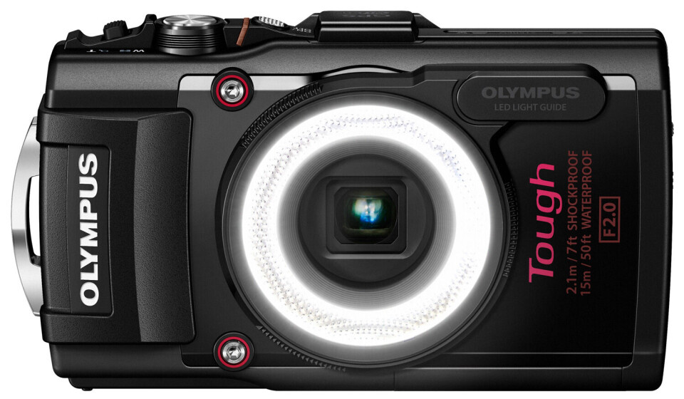 VANNTETT: Olympus lover at det nye allværskameraet Tough TG-4 skal kunne brukes ned til 15 meters dyp. VANNTETT: Olympus lover at det nye allværskameraet Tough TG-4 skal kunne brukes ned til 15 meters dyp.