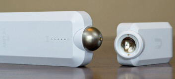 Satellittene festes enkelt til basen med magnet, og er meget lette å sette opp. Foto: Michael Brown, Macworld Satellittene festes enkelt til basen med magnet, og er meget lette å sette opp. Foto: Michael Brown, Macworld