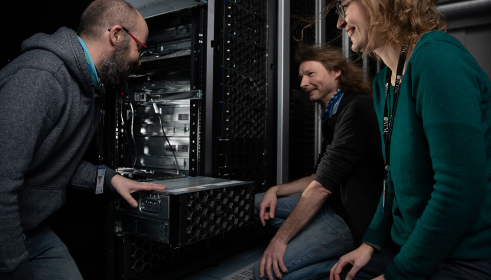 SUPERCOMPUTEREN IDUN: NTNU er fornøyde med sin splitter nye supermaskin, Idun. Her ved Einar Næss Jensen, senioringeniør og ansvarlig for drift av Idun, Gunnar Tufte, professor ved NTNUs institutt for datateknologi og informatikk (IDI) og Guro Bråten Olsborg, IT-forvaltningsleder på NTNU. SUPERCOMPUTEREN IDUN: NTNU er fornøyde med sin splitter nye supermaskin, Idun. Her ved Einar Næss Jensen, senioringeniør og ansvarlig for drift av Idun, Gunnar Tufte, professor ved NTNUs institutt for datateknologi og informatikk (IDI) og Guro Bråten Olsborg, IT-forvaltningsleder på NTNU.