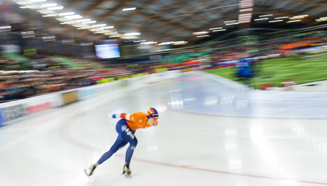 UTEN TELEFON: Ireen Wüst fra Nederland er en av atletene som ikke får med seg egen telefon. Bildet er fra 1500m for kvinner under VM skøyter Allround 2020.