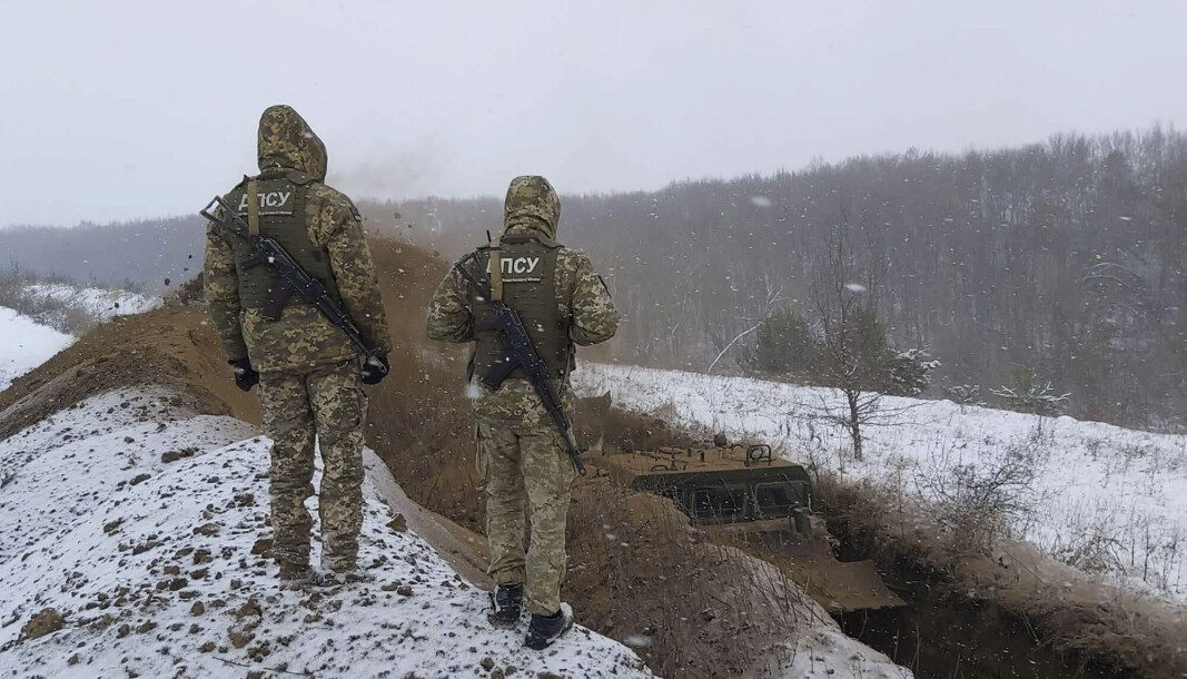 DIGITALT ANGREP: Ukrainske myndigheter opplyser at det natt til fredag skjedde et stort dataangrep mot regjeringens nettsider. (Foto: Ukrainian Board Guard Press Office via AP / NTB) DIGITALT ANGREP: Ukrainske myndigheter opplyser at det natt til fredag skjedde et stort dataangrep mot regjeringens nettsider. (Foto: Ukrainian Board Guard Press Office via AP / NTB)