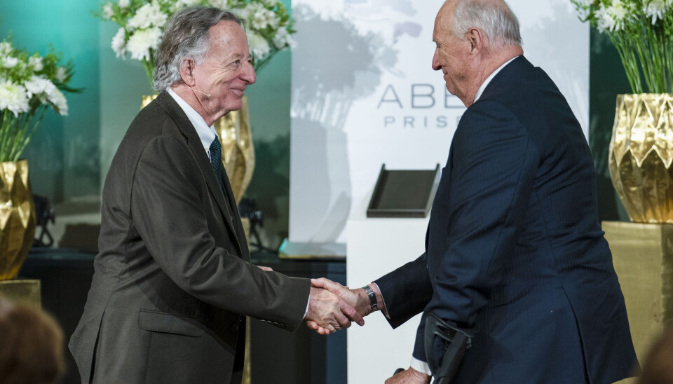 PRISVERDIG: Kong Harald delte tirsdag ut Abelprisen til den amerikanske matematikeren Dennis P. Sullivan. (Foto: Håkon Mosvold Larsen / NTB) PRISVERDIG: Kong Harald delte tirsdag ut Abelprisen til den amerikanske matematikeren Dennis P. Sullivan. (Foto: Håkon Mosvold Larsen / NTB)