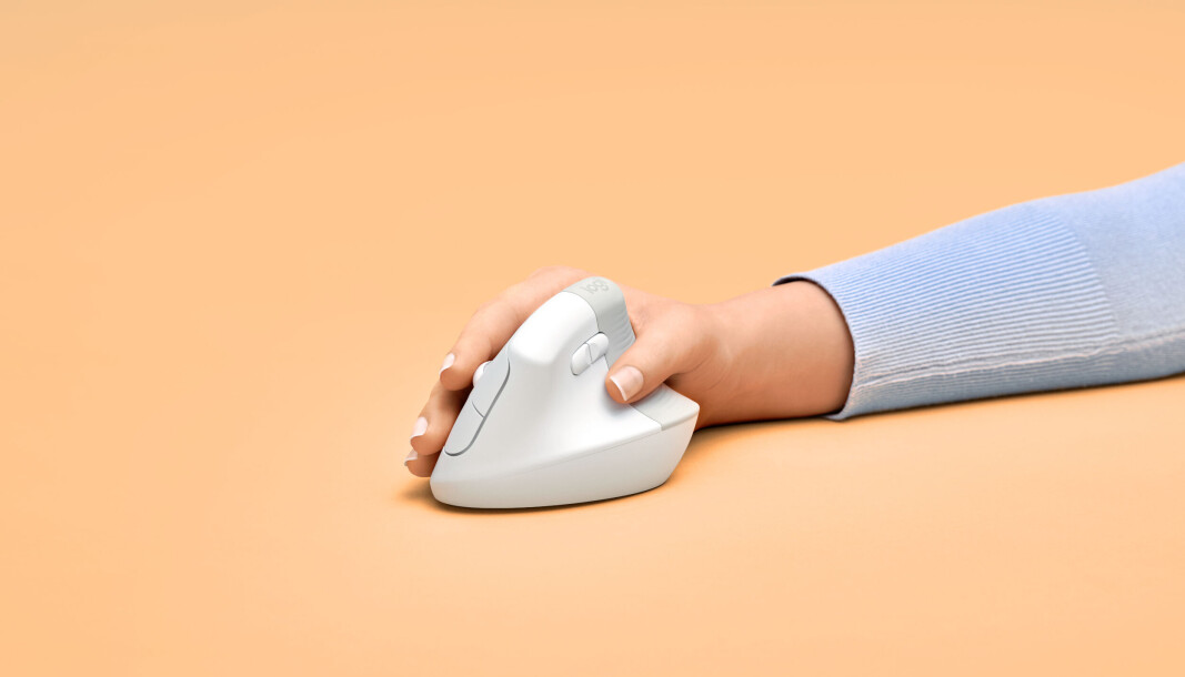 ERGONOMI: Den vertikale Lift skal bidra til en bedre håndstilling på lange dager. (Foto: Logitech) ERGONOMI: Den vertikale Lift skal bidra til en bedre håndstilling på lange dager. (Foto: Logitech)