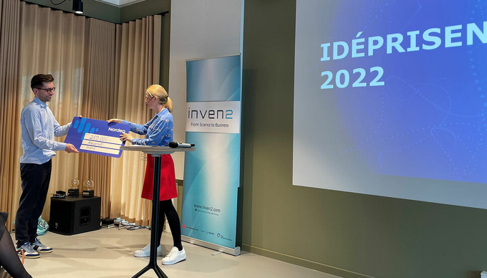 PRIS: Ideprisen 2022 ble delt ut på Inven2s innovasjonsdag. (Foto: Inven2) PRIS: Ideprisen 2022 ble delt ut på Inven2s innovasjonsdag. (Foto: Inven2)