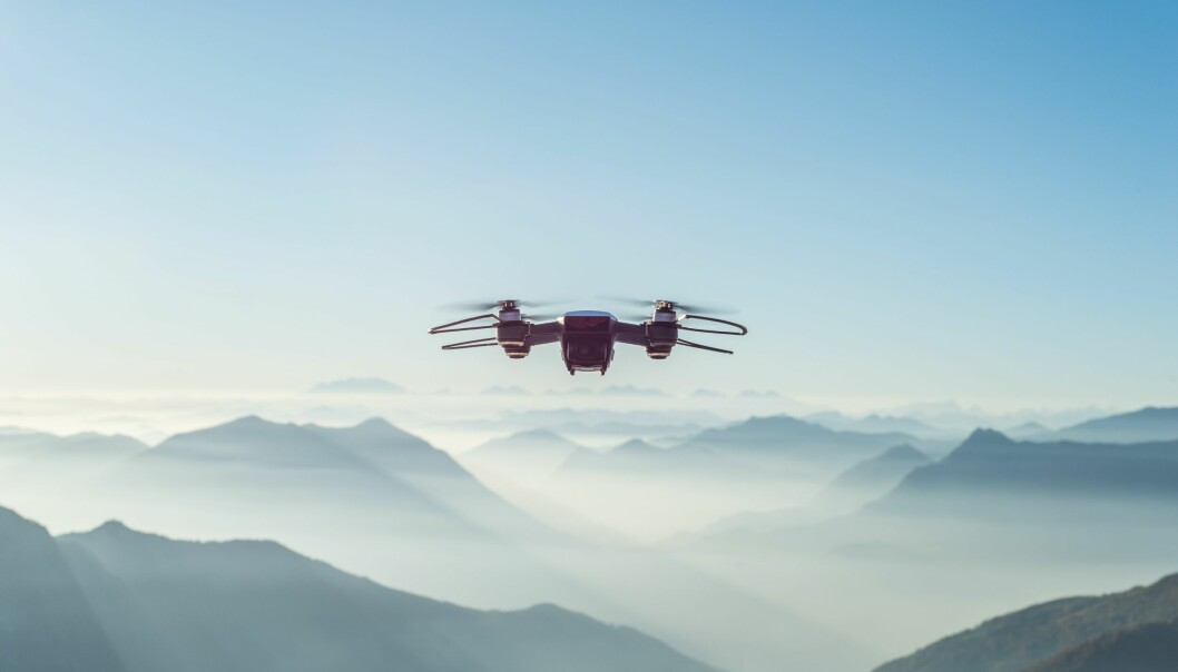 FAREFULLT: Kollisjon mellom helikopter og drone kan være svært alvorlig. (Foto: Unsplash)