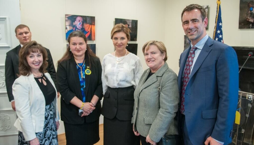 DONASJON: Representanter fra HP møtte Ukrainas førstedame i Washington D.C. Fra venstre: Meredith Singer i HP, Ukrainas ambassadør til USA, Oksana Markarova, Ukrainas førstedame, Olena Zelenska, Amy Burke i HP og leder for Global Business Coalition for Education, Justin Van Fleet. (Foto: HP) DONASJON: Representanter fra HP møtte Ukrainas førstedame i Washington D.C. Fra venstre: Meredith Singer i HP, Ukrainas ambassadør til USA, Oksana Markarova, Ukrainas førstedame, Olena Zelenska, Amy Burke i HP og leder for Global Business Coalition for Education, Justin Van Fleet. (Foto: HP)