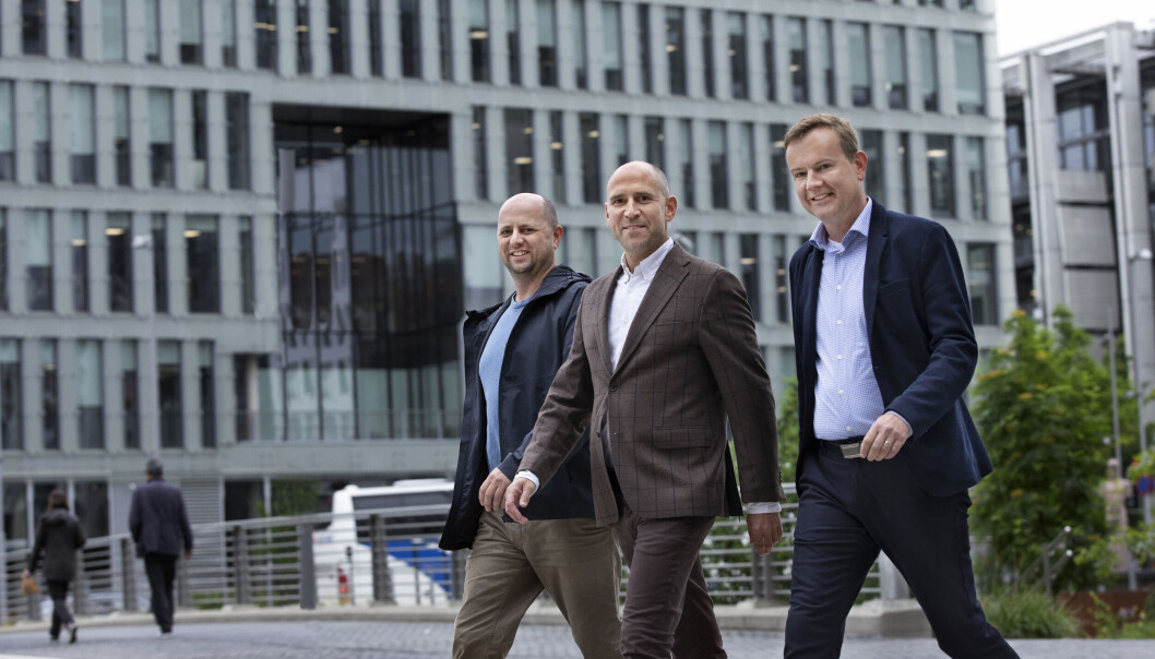SATSER PÅ KUNDESJEKK: Anders Bakken (t.v) og Finn Espen Gundersen (t.h.) gleder seg til å bli en del av BankID BankAxepts satsing på antihvitvasking og kjenn-din-kunde-tjenester, sammen med daglig leder i BankID BankAxept, Øyvind Westby Brekke. (Foto: BankID Bankaxept) SATSER PÅ KUNDESJEKK: Anders Bakken (t.v) og Finn Espen Gundersen (t.h.) gleder seg til å bli en del av BankID BankAxepts satsing på antihvitvasking og kjenn-din-kunde-tjenester, sammen med daglig leder i BankID BankAxept, Øyvind Westby Brekke. (Foto: BankID Bankaxept)