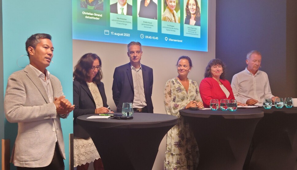 UTENFORSKAP: Et topptungt panel ledet av Christian Strand tok opp problemstillingene knyttet til digitalt utenforskap under Arendalsuka. Fra venstre debattlederen, Gunn Karin Gjuul, Steffen Sutorius, Liv Dingsør, Kristin Ruud og Idar Kreutzer. (Foto: Anders Løvøy) UTENFORSKAP: Et topptungt panel ledet av Christian Strand tok opp problemstillingene knyttet til digitalt utenforskap under Arendalsuka. Fra venstre debattlederen, Gunn Karin Gjuul, Steffen Sutorius, Liv Dingsør, Kristin Ruud og Idar Kreutzer. (Foto: Anders Løvøy)