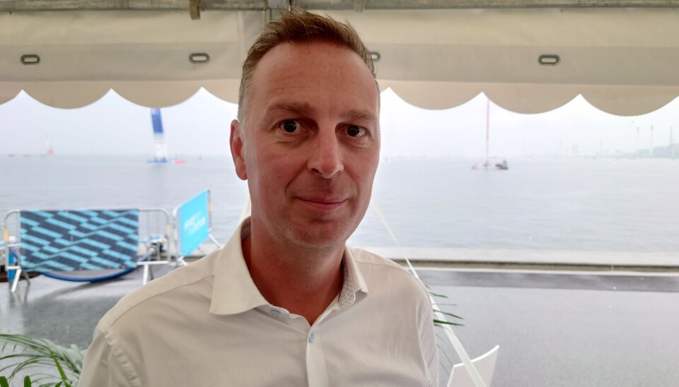 – Båtene er identiske, alle data deles og alt er open source, for at det skal være den menneskelige faktor som avgjør, sa Simon Mørup-Petersen under SailGP i København i helgen. (Foto: Anders Løvøy). – Båtene er identiske, alle data deles og alt er open source, for at det skal være den menneskelige faktor som avgjør, sa Simon Mørup-Petersen under SailGP i København i helgen. (Foto: Anders Løvøy).