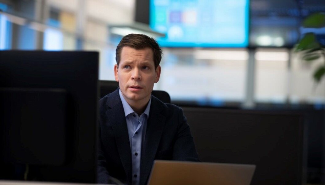 ADVARSEL: Thorbjørn Busch, senior sikkerhetsanalytiker i Telenor, advarer mot nye svindelmetoder. (Foto: Martin Fjellanger) ADVARSEL: Thorbjørn Busch, senior sikkerhetsanalytiker i Telenor, advarer mot nye svindelmetoder. (Foto: Martin Fjellanger)