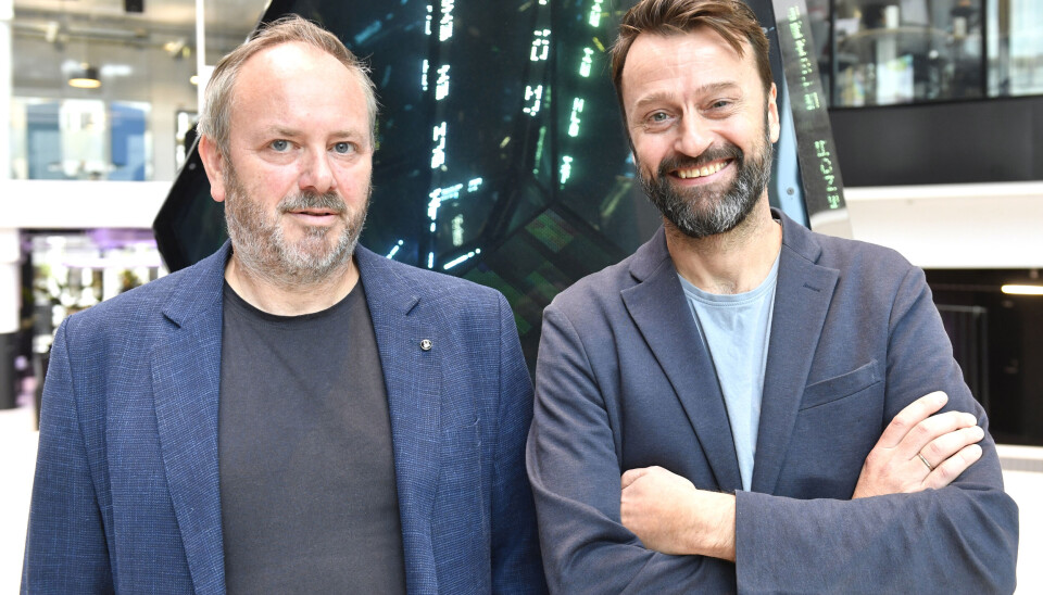 INNOVASJON Fra venstre professor Lars Nyre ved Universitetet i Bergen med Kåre Henriksen, utviklingsredaktør i NTB. Henriksen er fornøyd med at NTB blir en partnerbedrift i et treårig prosjekt om å utvikle teknologi innen medier og kommunikasjon. (Foto: Marit Hommedal / NTB) INNOVASJON Fra venstre professor Lars Nyre ved Universitetet i Bergen med Kåre Henriksen, utviklingsredaktør i NTB. Henriksen er fornøyd med at NTB blir en partnerbedrift i et treårig prosjekt om å utvikle teknologi innen medier og kommunikasjon. (Foto: Marit Hommedal / NTB)