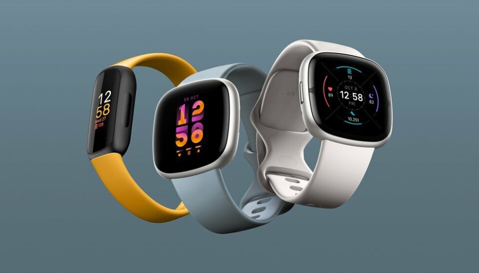 KVALITETSFALL: Det er merkbart at Googles kjøp av Fitbit påvirker hva slags klokker de har produsert. Til høyre Sense 2, og i midten Versa 4. (Foto: Fitbit) KVALITETSFALL: Det er merkbart at Googles kjøp av Fitbit påvirker hva slags klokker de har produsert. Til høyre Sense 2, og i midten Versa 4. (Foto: Fitbit)