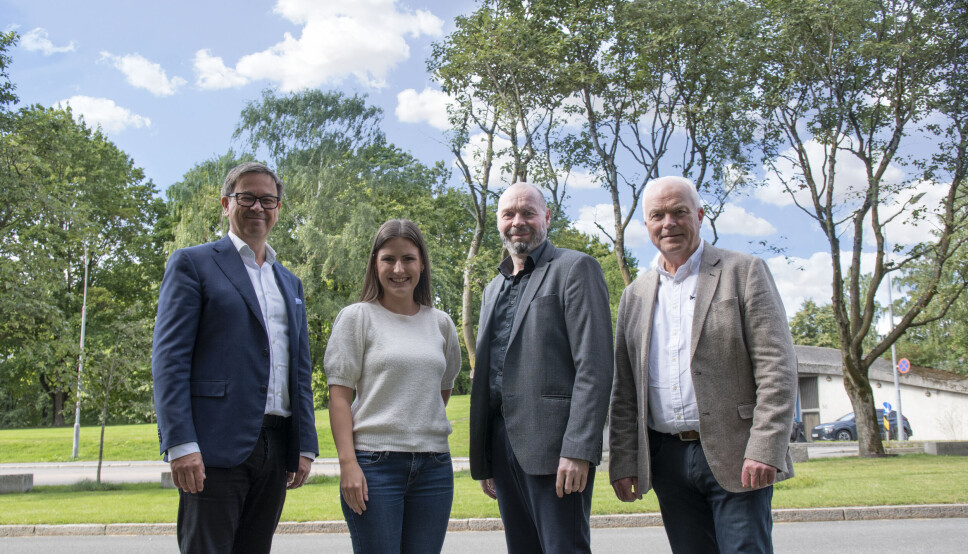 AVTALE I BOKS: Fra venstre Trond Eilertsen (administrerende direktør i Computas), Ida Ryland (leder for Computas Trondheim), Ståle Gullbrekken (it-sjef i Tensio) og Trygve Kvernland (konsernsjef i Tensio). AVTALE I BOKS: Fra venstre Trond Eilertsen (administrerende direktør i Computas), Ida Ryland (leder for Computas Trondheim), Ståle Gullbrekken (it-sjef i Tensio) og Trygve Kvernland (konsernsjef i Tensio).