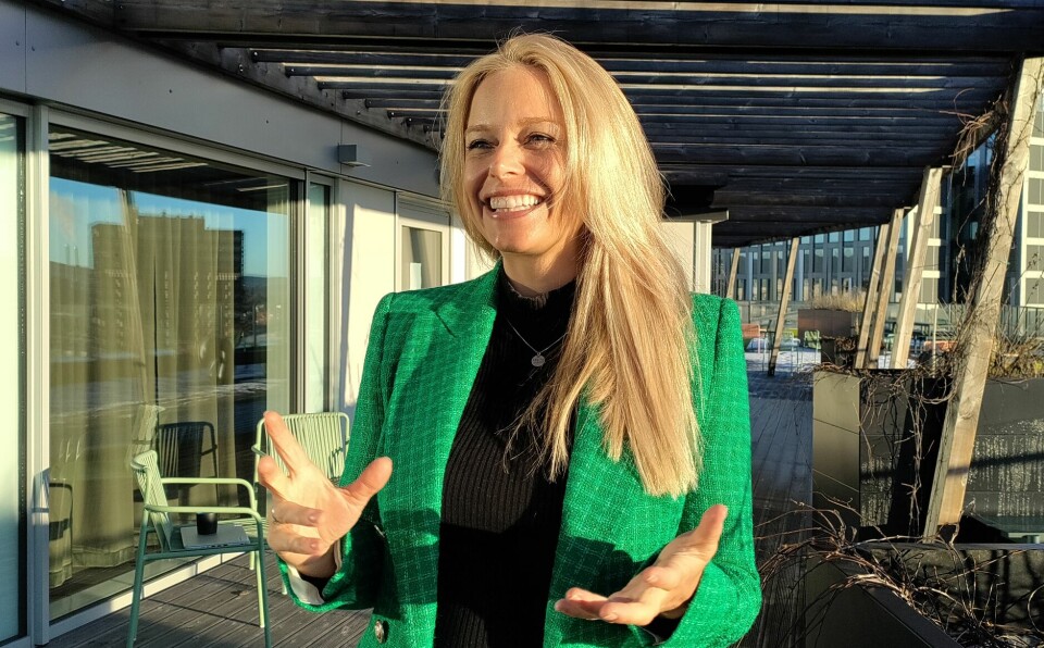 GRØNT FOKUS: Nelly Flatland er leder for bærekraft i Atea. It-giganten har hatt bærekraft på agendaen i flere år, og jobber også aktivt for å redusere selskapets eget utslipp. Nylig ble de kåret til et av verdens 100 mest bærekraftige selskaper av Corporate Knights Global 100-indeksen. (Foto: Stine Marie Hagen)