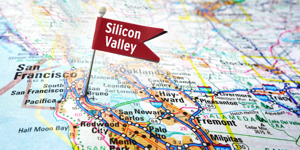 BANK SPRINT: Rykter om at Silicon Valley Bank var i fare, spredte seg raskt i sosiale medier. Gründere og ledere for startup- og tek-selskaper ble oppfordret til å ta ut penger de hadde stående på konto i banken. (Foto: Istock)