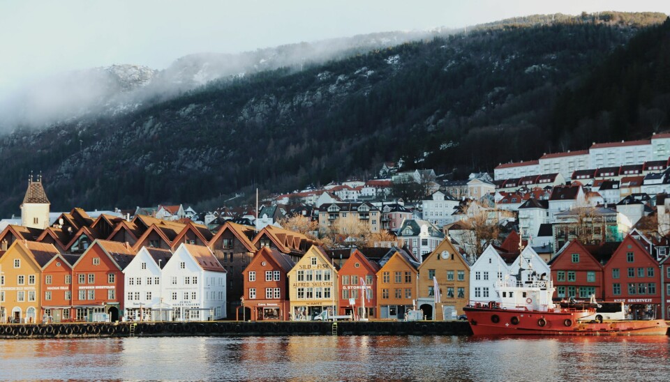 SIER NEI: Bergen kommune tar konklusjonen fra MSN på alvor. Ansatte i kommunen får derfor ikke ha Tiktok på tjenestemobilene. (Foto: Unsplash)