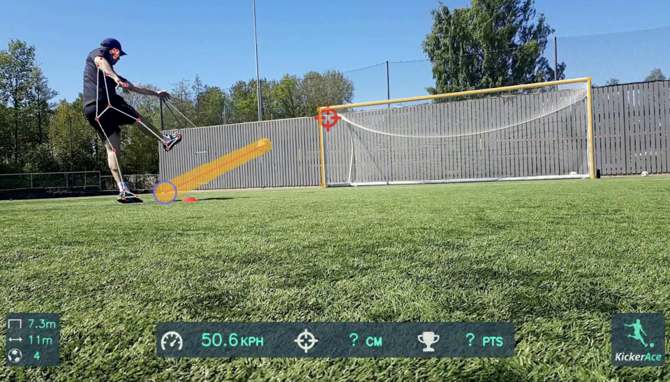 ANALYSERER: Den norskutviklede appen Kicker Ace analyserer skyte-teknikk og regner ut hvor i målet ballen treffer. Resultatet kan brukes i online spill og turneringer. Neste versjon har med biomekanikk, her ved Ronny Johnsen. (Foto: Sports Computing)