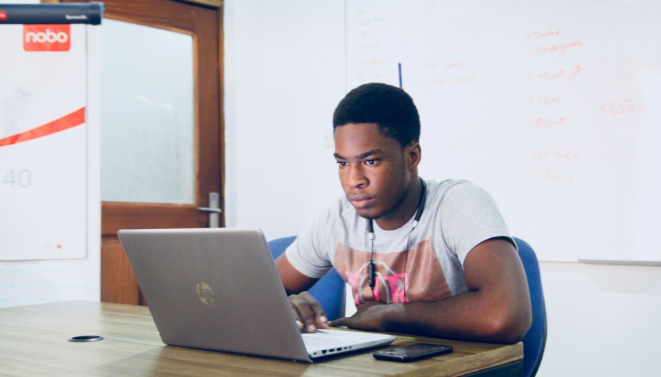 DATAPROBLEMER: Det var store dataproblemer da elever i videregående skole skulle ha eksamen i norsk hovedmål mandag. Utdanningsdirektoratet har nå besluttet at skolene skal søke gruppevis annullering av eksamen på vegne av elever som ble berørt. (Foto: Unsplash) DATAPROBLEMER: Det var store dataproblemer da elever i videregående skole skulle ha eksamen i norsk hovedmål mandag. Utdanningsdirektoratet har nå besluttet at skolene skal søke gruppevis annullering av eksamen på vegne av elever som ble berørt. (Foto: Unsplash)