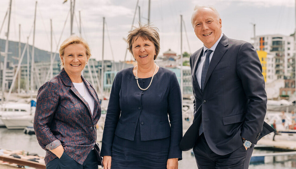 OVERTAR: Sopra Steria kjøper Marin it og blir internasjonal it-partner til DOF Group og Austevoll Seafood. (f.v.) Britt Kathrine Drivenes, CFO Austevoll Seafood, Hilde Drønen, styreleder i Marin it og finansdirektør i DOF Group og Kjell Rusti. (Foto: Sopra Steria) OVERTAR: Sopra Steria kjøper Marin it og blir internasjonal it-partner til DOF Group og Austevoll Seafood. (f.v.) Britt Kathrine Drivenes, CFO Austevoll Seafood, Hilde Drønen, styreleder i Marin it og finansdirektør i DOF Group og Kjell Rusti. (Foto: Sopra Steria)