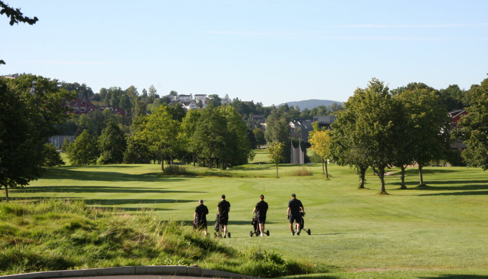 FANTASTISK DAG: Nydelige forhold rundt banen på Drøbak Golfklubb under NM i it-golf på tirsdag. (Foto: Mari Strømsæther)