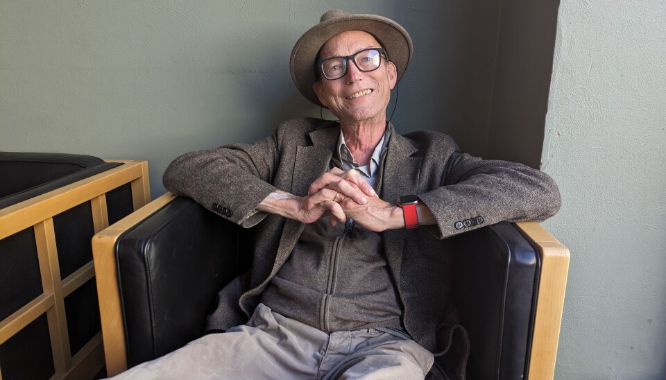TIL STEDE: Sosiale medier har gitt oss et narkomant sug etter å være til stede i sosiale medier for ikke å bli glemt, sier Hylland Eriksen. (Foto: Anders Løvø) TIL STEDE: Sosiale medier har gitt oss et narkomant sug etter å være til stede i sosiale medier for ikke å bli glemt, sier Hylland Eriksen. (Foto: Anders Løvø)