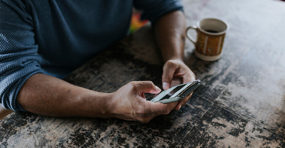 BANKSVINDEL: Forfalskede meldinger overtaler Android-brukere til å installere «sikkerhets-app», som robber bankkontoen deres. (Foto: Relecom Tevy).