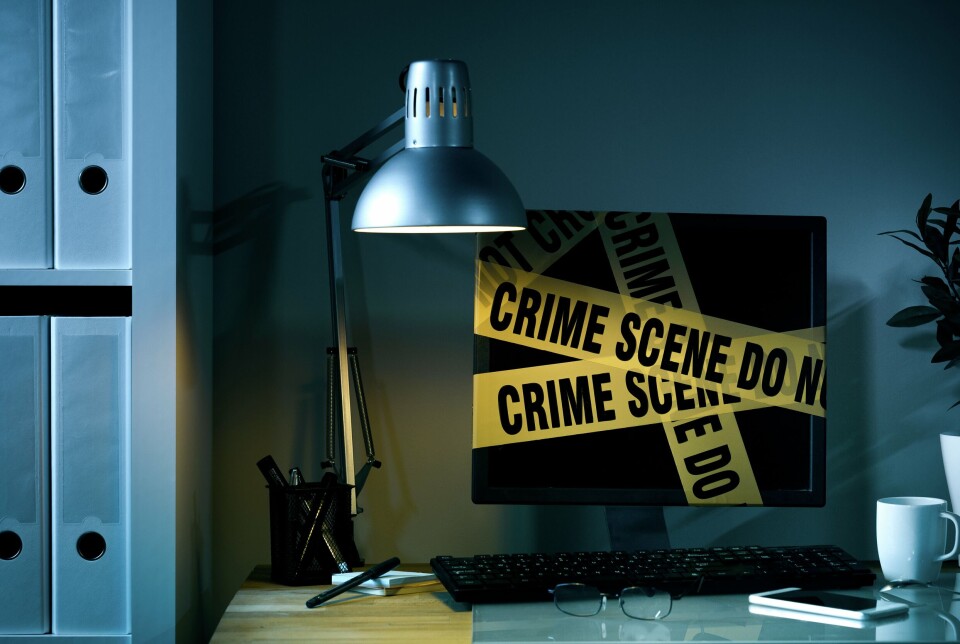 Crime Scene med pc og 'hacker'-aktig tone.