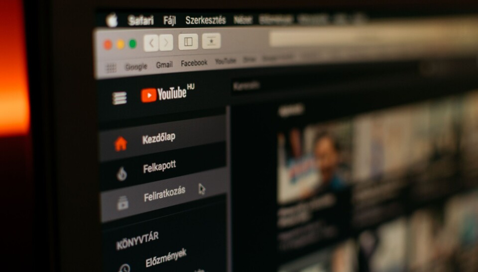 BRUKERREGLER: I de kommende månedene vil YouTube kreve at de som laster opp innhold til kanalen opplyser om når de laster opp realistisk endret eller syntetisk innhold, spesielt når det gjelder sensitive emner som valg, konflikter og folkehelsekriser. (Foto: Unsplash) BRUKERREGLER: I de kommende månedene vil YouTube kreve at de som laster opp innhold til kanalen opplyser om når de laster opp realistisk endret eller syntetisk innhold, spesielt når det gjelder sensitive emner som valg, konflikter og folkehelsekriser. (Foto: Unsplash)