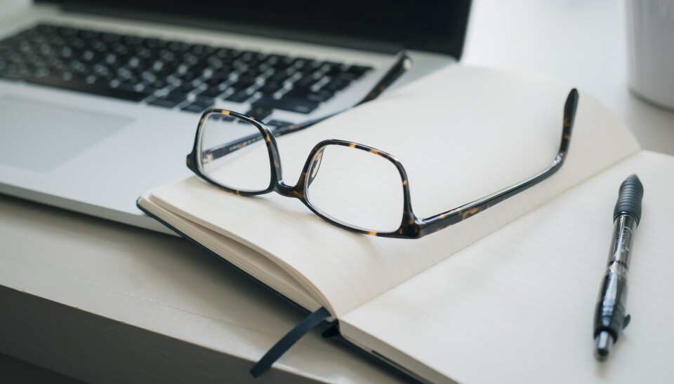 ERSTATTET: Norsk faglitterær forfatter- og oversetterforening (NFFO) mener den utbredte bruken av kunstig intelligens truer oversetteryrket. (Foto: Unsplash) ERSTATTET: Norsk faglitterær forfatter- og oversetterforening (NFFO) mener den utbredte bruken av kunstig intelligens truer oversetteryrket. (Foto: Unsplash)