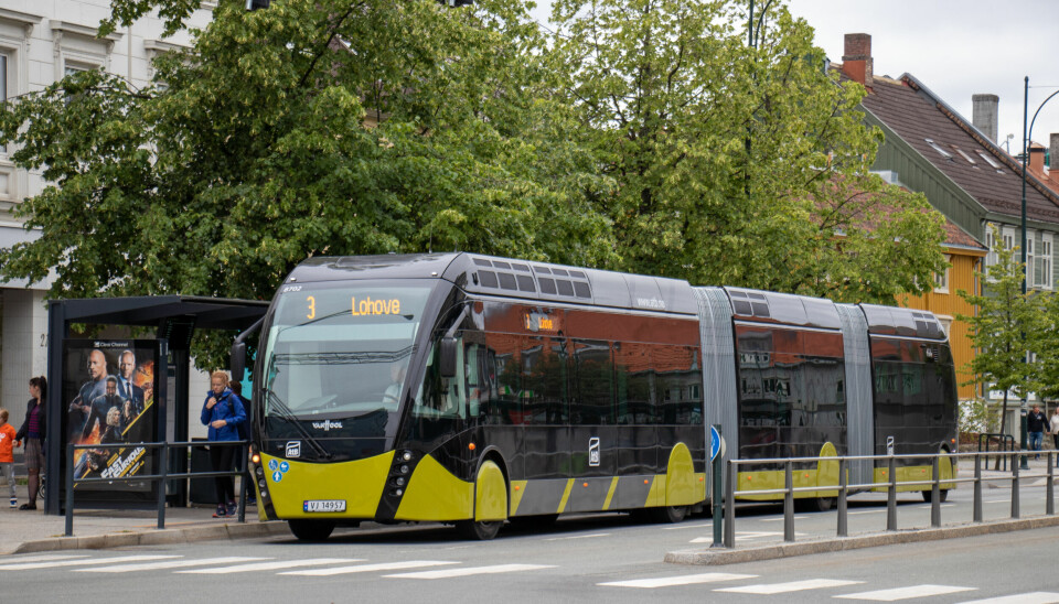 ELEKTRISK: Når transportsektoren blir grønn, her representert ved ny metrobuss fra mobilitetsselskapet ATB, trenger vi innovasjoner for at strømnettet skal holde følge. (Foto: ATB)