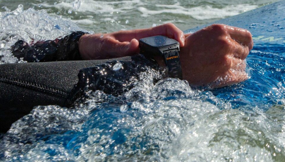 FOR DEN MYKE: Er du mannskap, men ikke lenger om bord, er det viktigere at redningen vet hvor du befinner deg, enn hvor båten er. Da kan en smartklokke være livsviktig. (Foto: Sony)