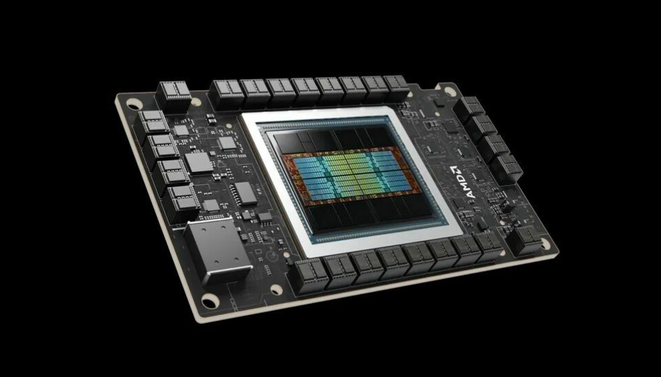 AKSELERERER: AMDs nyeste brikke skal bidra til raskere beregninger i kunstig intelligens. (Foto: AMD). AMDs AI-prosessor MI325X. (Foto: AMD).