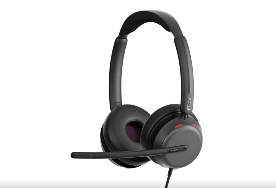 IKKE TRÅDLØSE: En av fordelene er den suverene lydkvaliteten. En av ulempene er at du ikke får den trådløse friheten, som du gjerne får med andre Bluetooth-hodetelefoner. (Skjermdump: Atea)