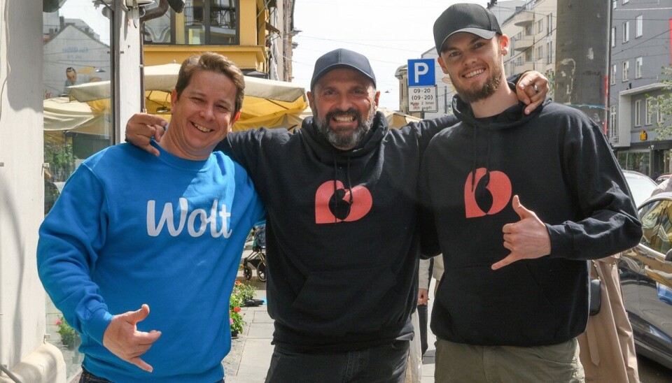 FORNØYDE: Samarbeidspartnerne Tor Even Blom-Ramberg leder for Wolt Drive i Norge og Island, Mikkee Caldeira grunnlegger og administrerende direktør i Botag Technology, og Morten Gilje kundedirektør i Botag er alle fornøyde med de nye mulighetene. (Foto: Lucy Pesik/Wolt)
