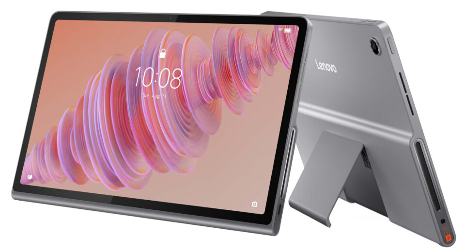 KLUMPETE BAK: På grunn av høyttaleren er Lenoco Tab Plus noe mer klumpete bak enn andre nettbrett. Det fungerer helt greit, og er verdt det med tanke på lyden. (Foto: Lenovo)