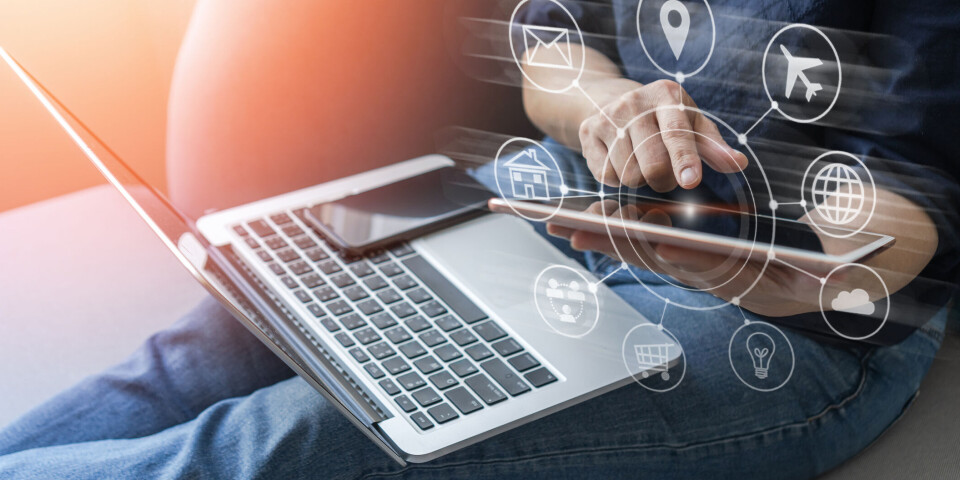 INGEN VEI TILBAKE: Et analogt samfunn kommer ikke tilbake. Derfor må samfunnet ta et større ansvar for å sikre en trygg digital oppvekst for dagens barn og unge, mener artikkelforfatteren. (Foto: iStock/Chinnapong)