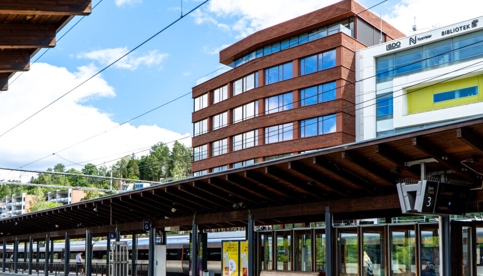 SENTRALT: Akademiet i Sandvika har spesielt fokus på blant annet realfag og teknologi. Den nye skolen har adresse Malmskriverveien 16, og ligger «rett på» Sandvika stasjon. (Foto: Akademiet Norge)