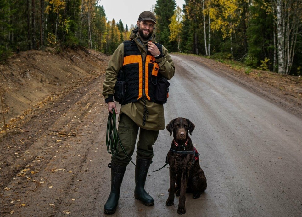 AKTIV JEGER: Alexander Schindler er redaktør i magasinet Jakt og Fiske. Han er selv aktiv jeger, og følger debatten om digitale kikkertsikter tett. (Foto: Privat)