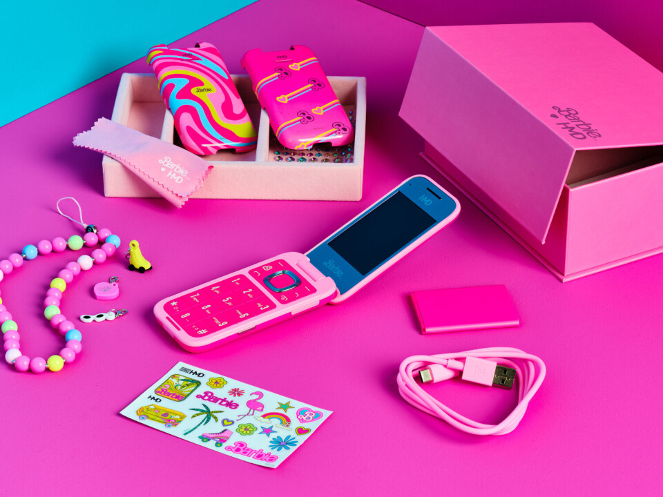 IKKE FOR ALLE: Dette er ikke telefonen jeg vil anbefale til CEO-en, CTO-en eller CFO-en. Men hvem vet – de kan jo ha bruk for litt rosa digital detox, de også. (Foto: HMD)