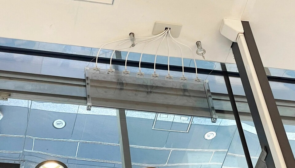 VINDU: Løsningen Jtower har utviklet sammen med mobiloperatøren NTT Docomo og glassprodusenten AGC gjør vindu om til 5G-antenne. (Foto: Jtower) Gjør vindusglass til 5G-antenne. Japan. Kommunikasjonsselskapet Jtower i samarbeid med mobiloperatøren NTT Docomo og glassprodusenten AGS. (Foto: Jtower)