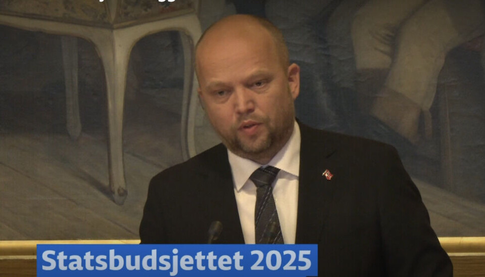 NEVNES KNAPT: Dagens finanstale står i skarp kontrast til statsministerens lansering av regjeringens digitaliseringsstrategi der Norge skal bli verdens mest digitaliserte land. (Foto: Skjermdump, NRK)